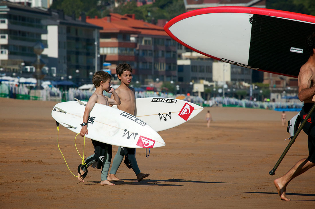 Pukas Surf Iker Amatriain with younger brother Adur Zarautz